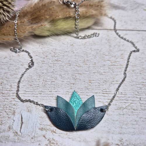 collier lotus verts