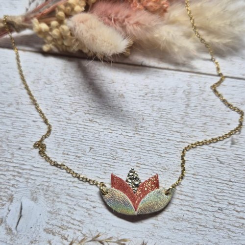 collier lotus corail doré holographique