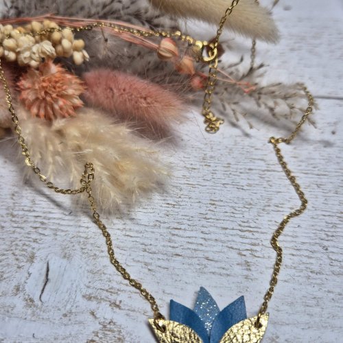 collier lotus bleu doré