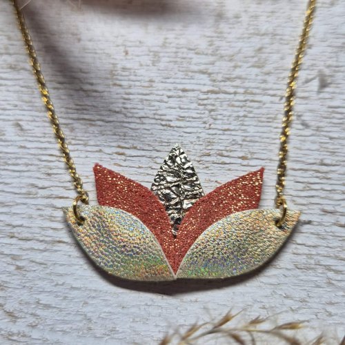 collier lotus corail doré holographique