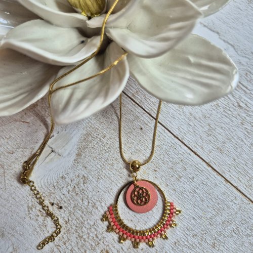 Collier pendentif Solis corail-doré