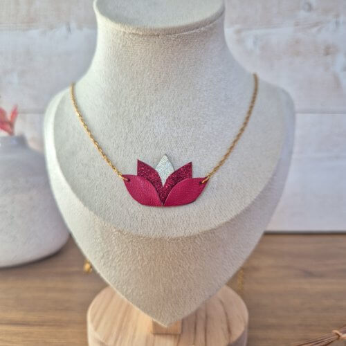 Collier "lotus" bordeau/doré
