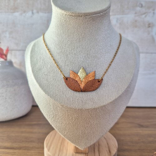 Collier "lotus" orangé/doré