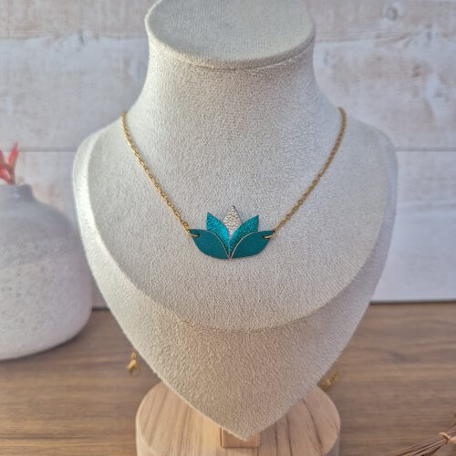Collier "petit lotus" vert émeraude